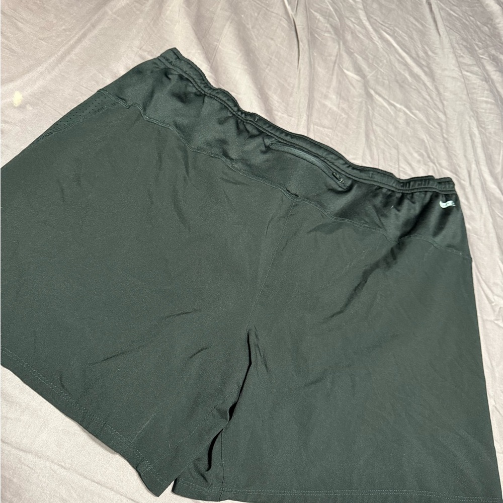 Old Navy Black Athletic Shorts with Relaxed Fit and Lightweight Fabric - Picture 4 of 4